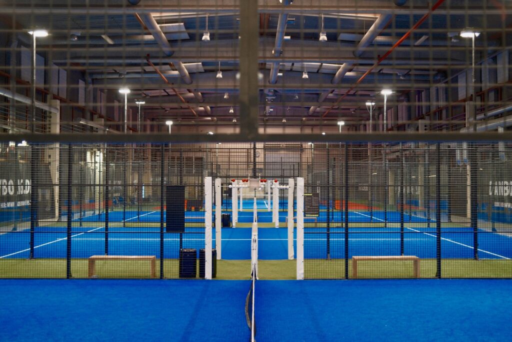 Padelbane med glasvægge i Padel i Randers
